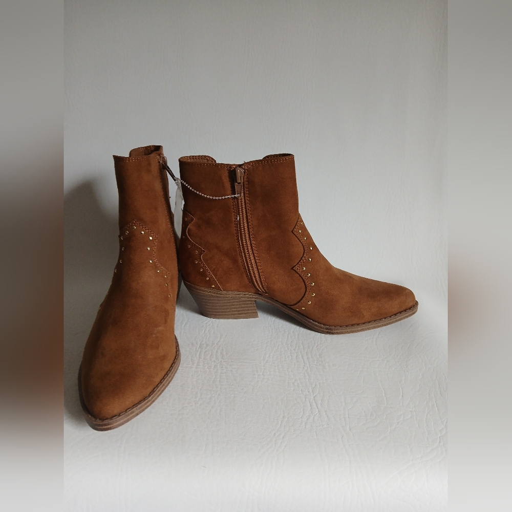 Women's NOBO Memory Foam Chestnut Colored Western Style Ankle Boot Sz6M